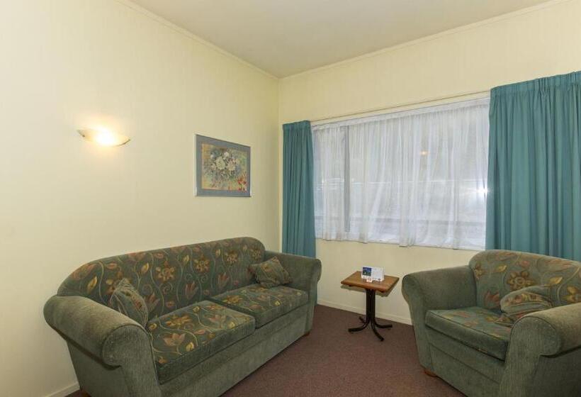 דירת שני חדרים, Fernhill Motor Lodge