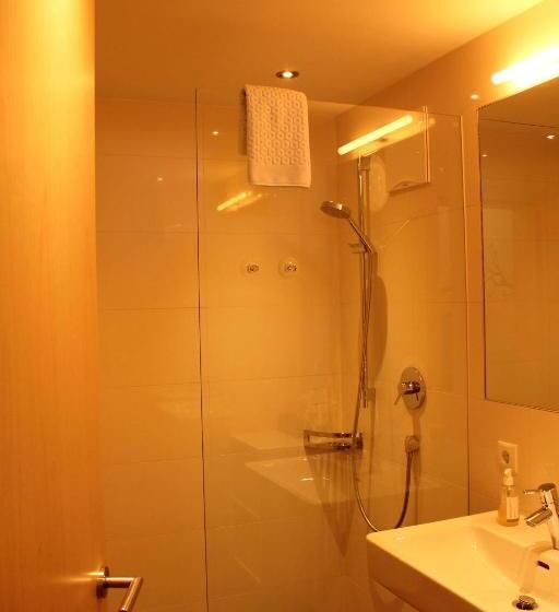 غرفة عائلية مطلّة علي الجبل, Valbella Bed & Breakfast