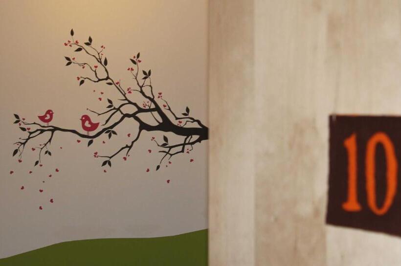 غرفة عائلية مطلّة علي الجبل, Valbella Bed & Breakfast