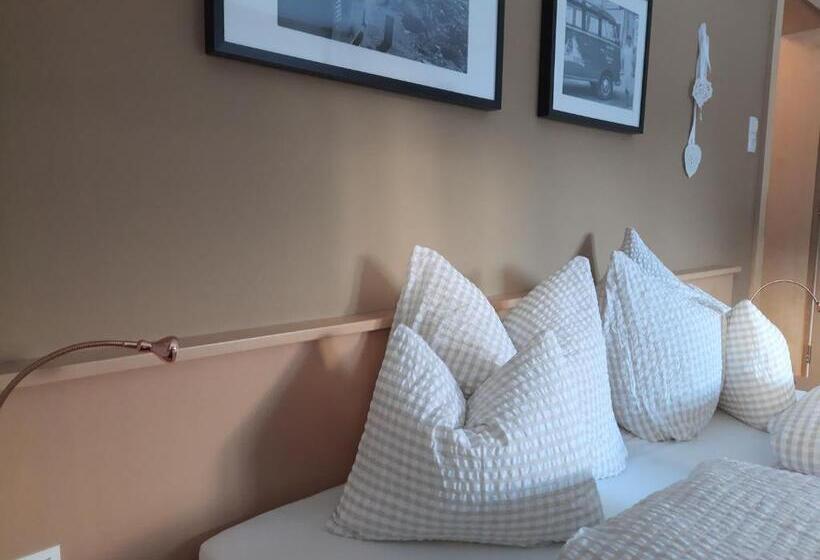 غرفة عائلية مطلّة علي الجبل, Valbella Bed & Breakfast