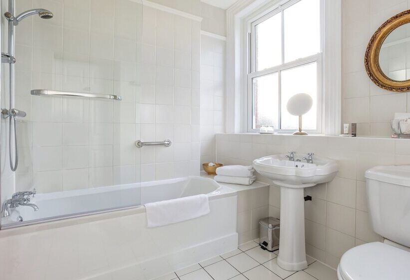 标准间, Alexandra Court