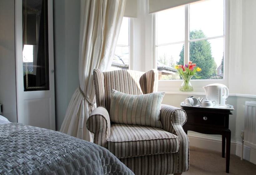 标准单人间, Alexandra Court