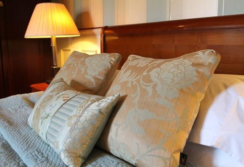 标准单人间, Alexandra Court