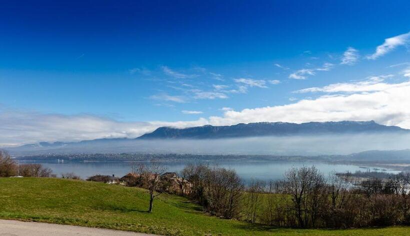 Suite with lake view, Atmospheres