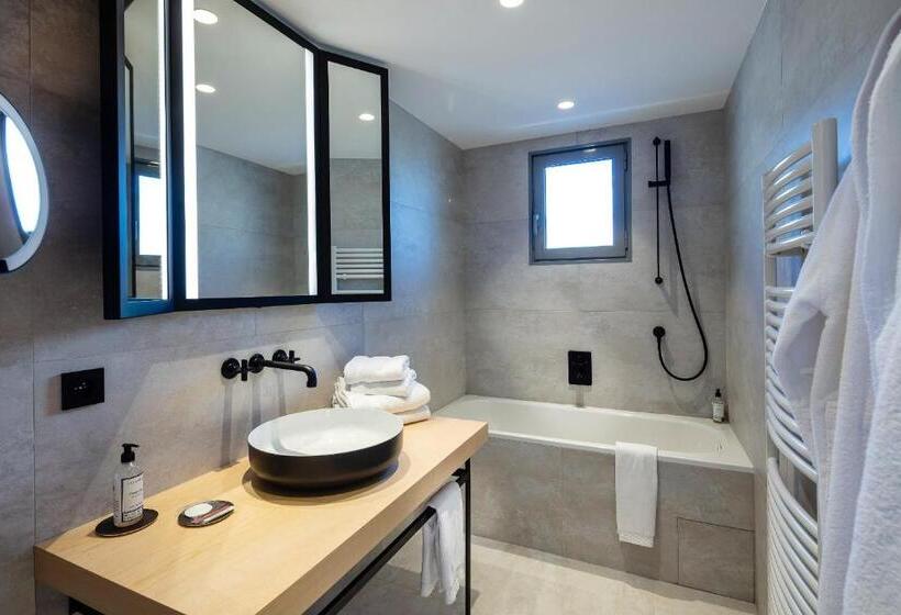 جناح مطل على البحيرة, Atmospheres