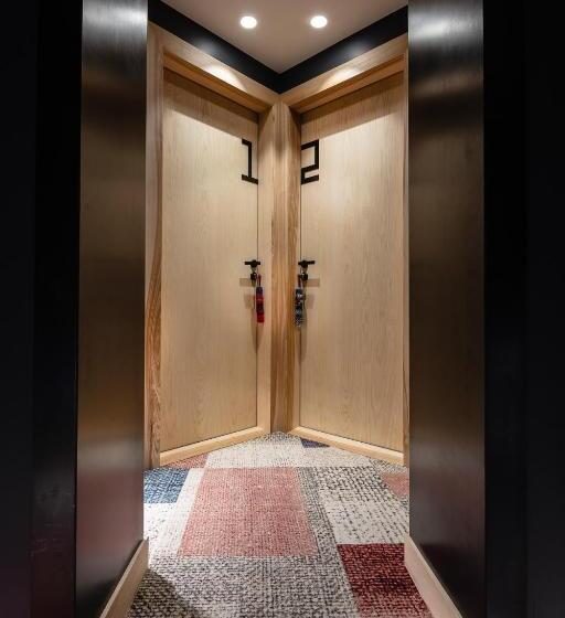 Suite with lake view, Atmospheres