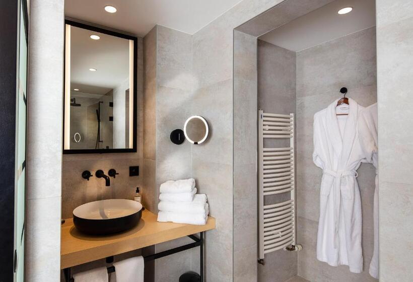 غرفة قياسية مطلّة علي البحيرة, Atmospheres