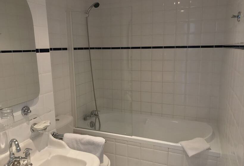 غرفة قياسية رباعية, De L'europe