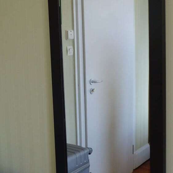 חדר סטנדרט לארבעה, De L'europe