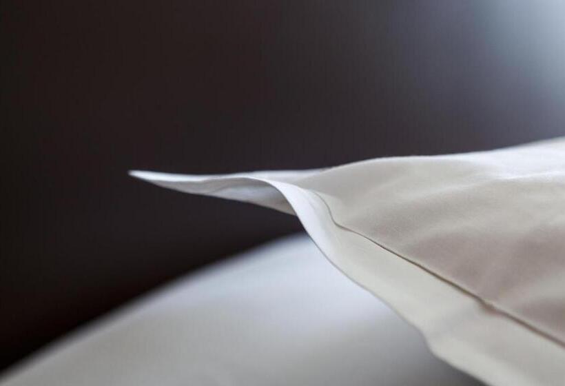 اتاق استاندارد سه نفره, Initial By Balladins Blois