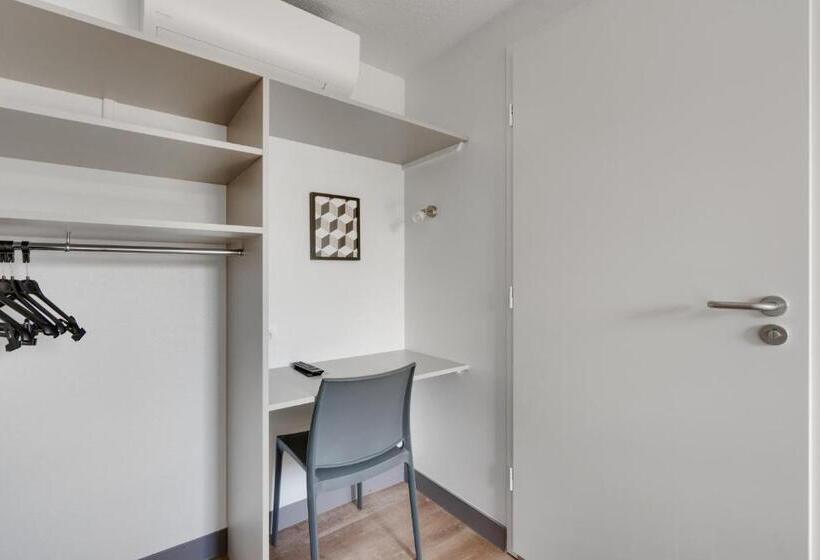 اتاق استاندارد سه نفره, Initial By Balladins Blois