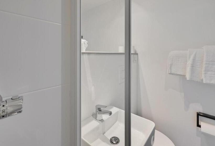 اتاق استاندارد چهار تخته, Initial By Balladins Blois