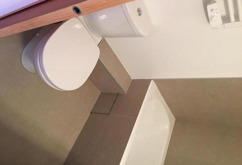 标准间带山景, Le Druos