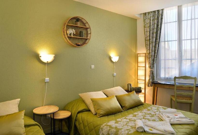 חדר סטנדרט לשלושה, Le Sauvage