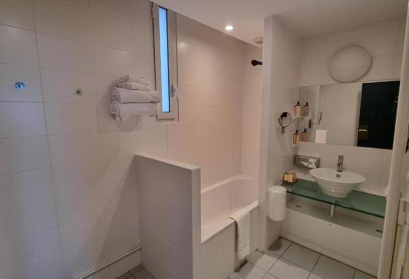 جناح جونيور مطلّ علي البحر, Les Sables Blancs