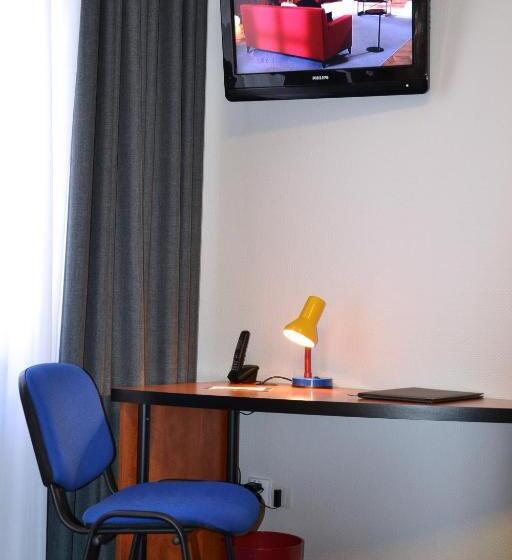 Номер Стандарт, Logis Hotel De Paris