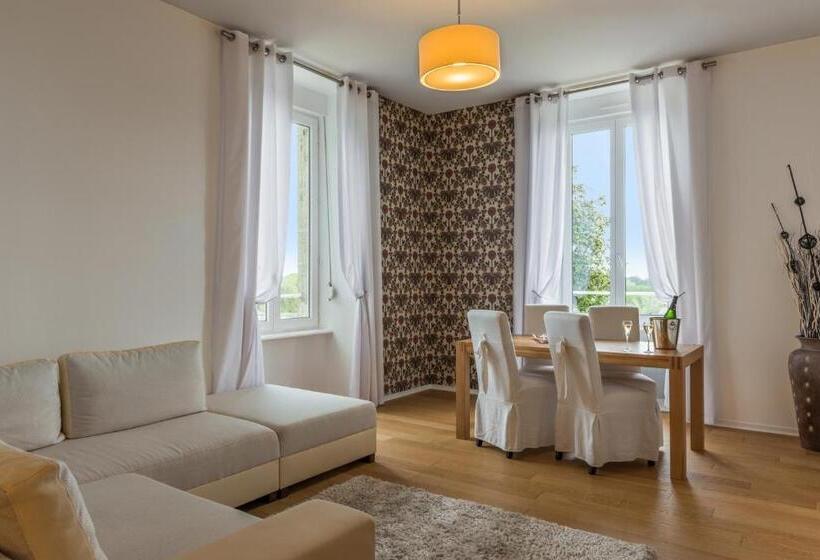 סוויטה, Manoir De Kerhuel De Quimper