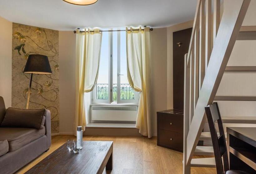 חדר משפחתי, Manoir De Kerhuel De Quimper