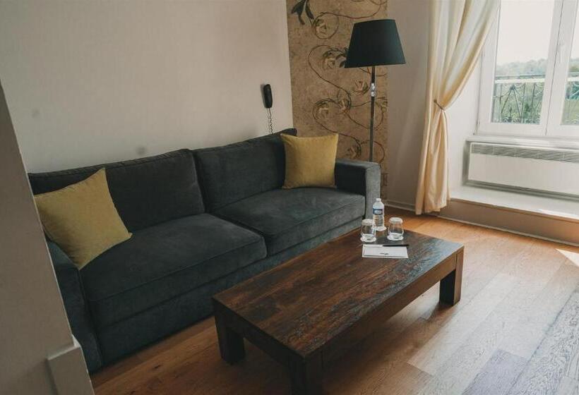 חדר משפחתי, Manoir De Kerhuel De Quimper