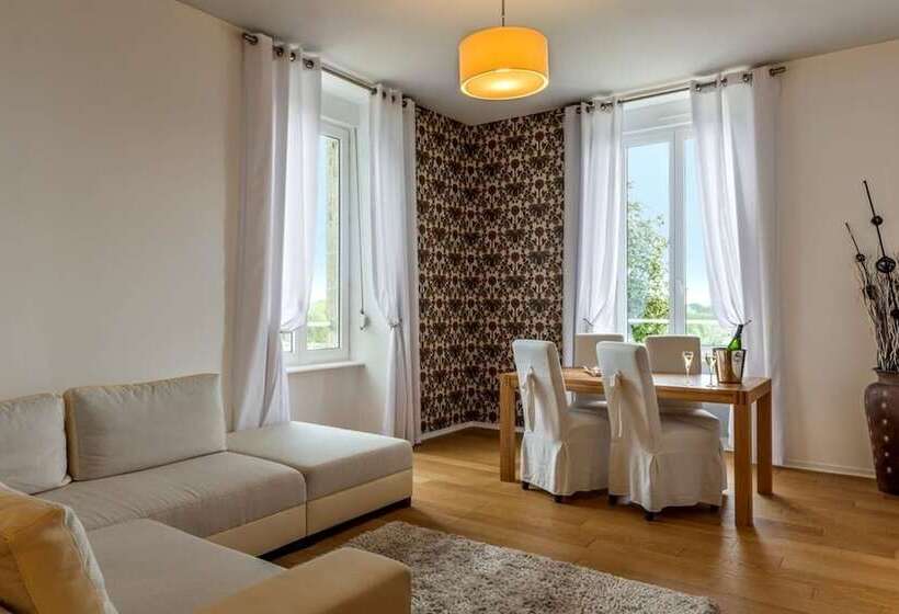 סוויטה, Manoir De Kerhuel De Quimper