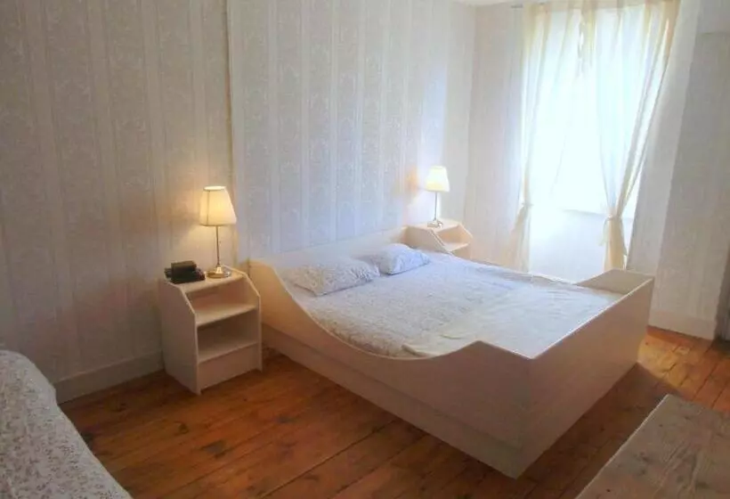 バスルーム共同エコノミー4人部屋, Hôtel De La Providence