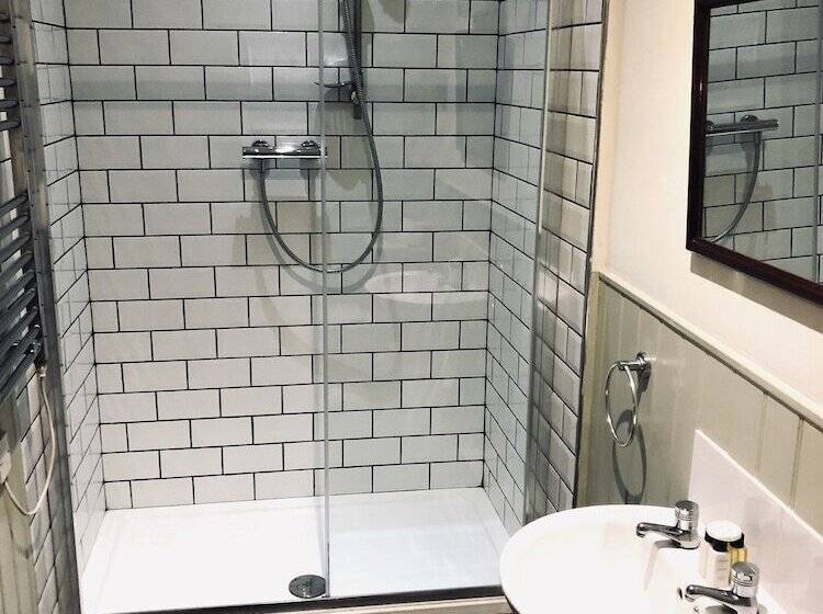 غرفة قياسية, The Golden Pheasant