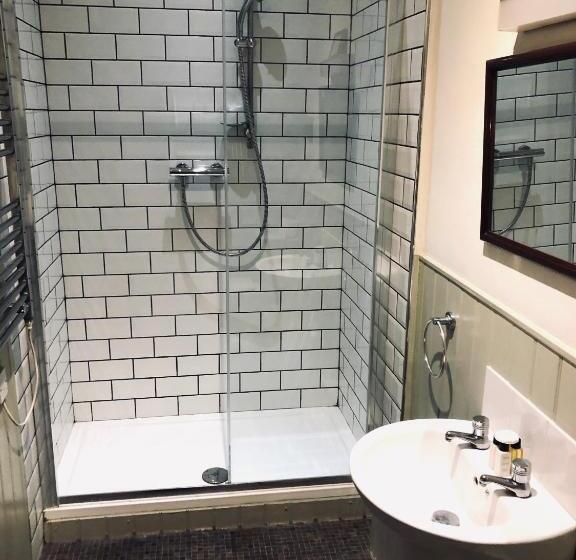 غرفة قياسية, The Golden Pheasant