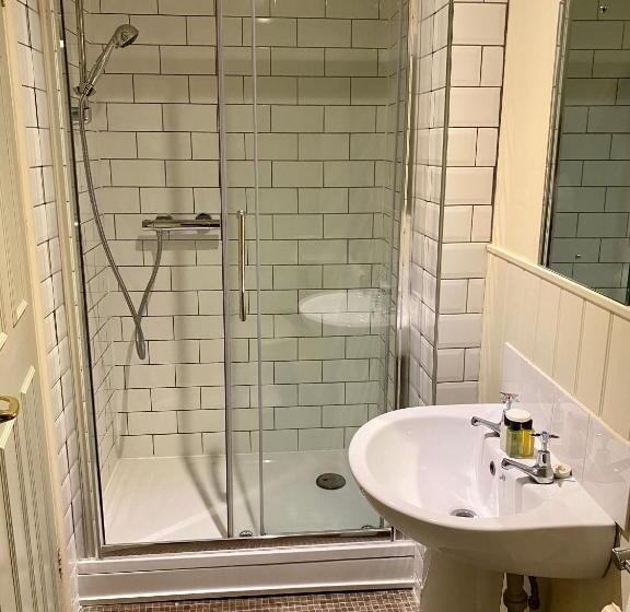 غرفة قياسية, The Golden Pheasant