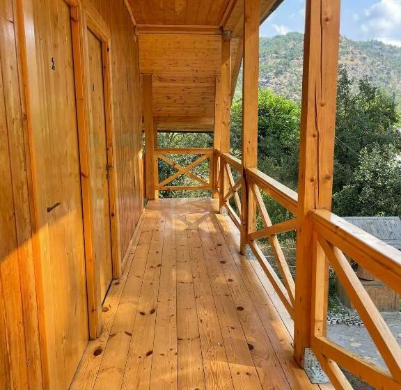 غرفة قياسية ثلاثية, Green Training Center Hovk