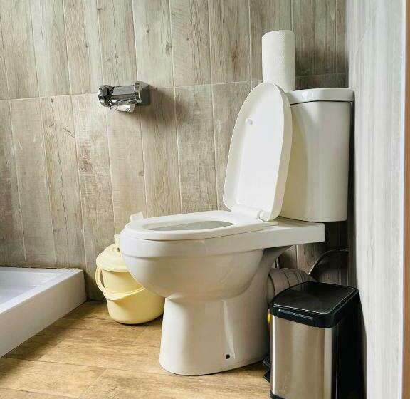 غرفة قياسية ثلاثية, Green Training Center Hovk