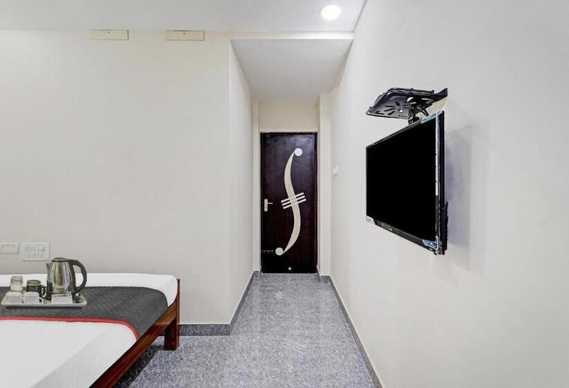 디럭스 룸, Super Townhouse 1096 Hotel Redfox Nungambakkam Near Apollo & Shankar Nethralaya Hospital