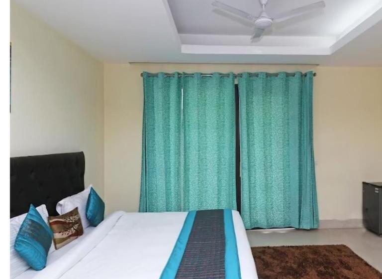 اتاق لوکس با بالکن, The Am Bliss