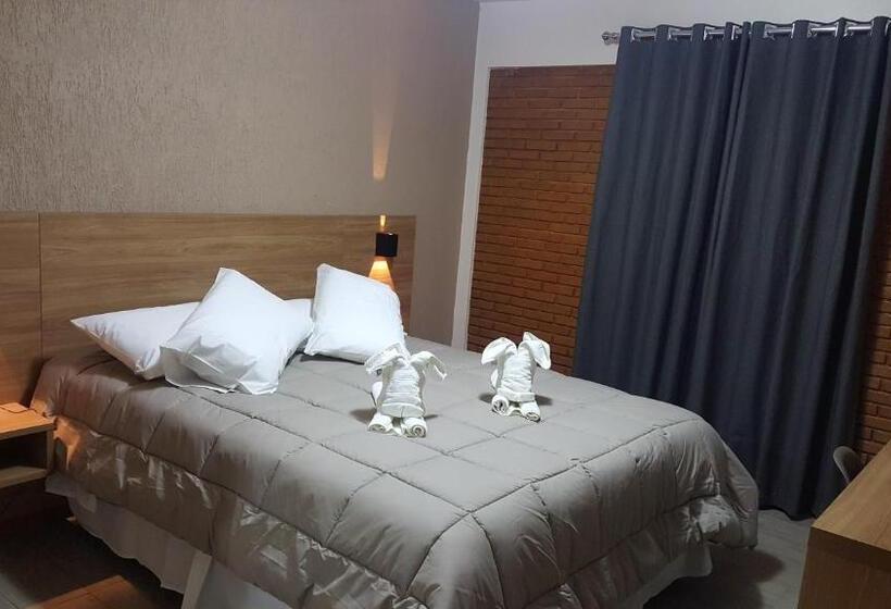 غرفة ديلوكس, Garnier