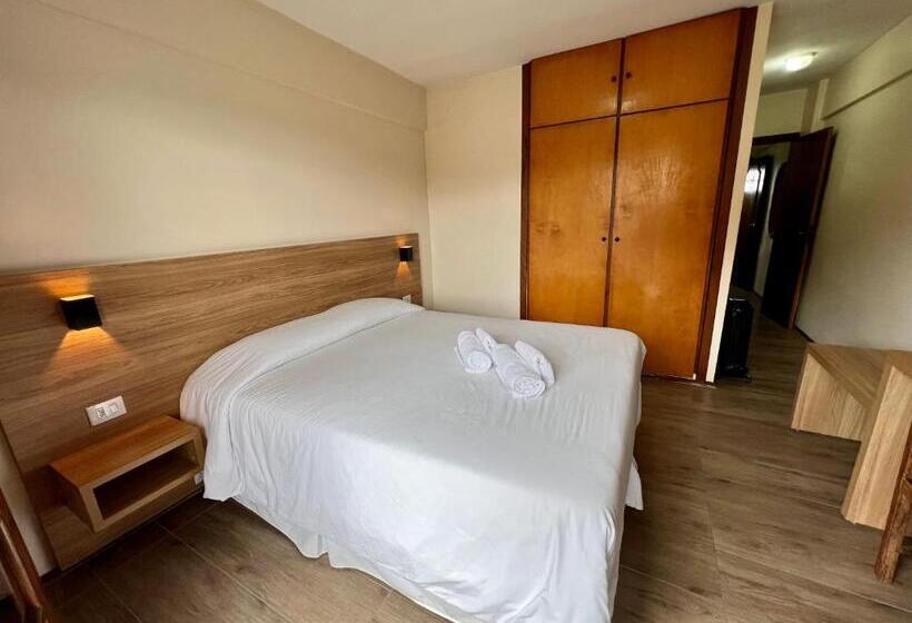 غرفة ديلوكس ثلاثية, Garnier