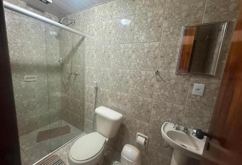 غرفة قياسية مزوَّدة بشُرفة, Garnier