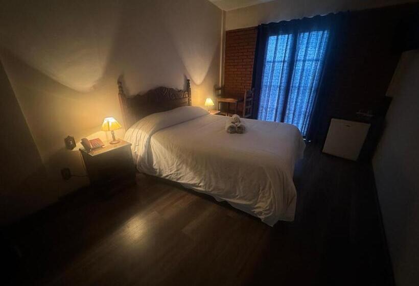 غرفة قياسية مزوَّدة بشُرفة, Garnier