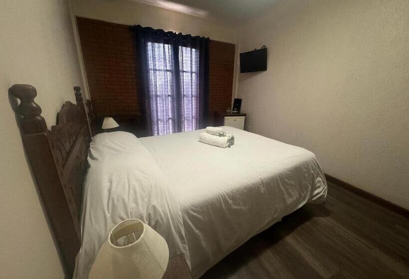 غرفة قياسية مزوَّدة بشُرفة, Garnier