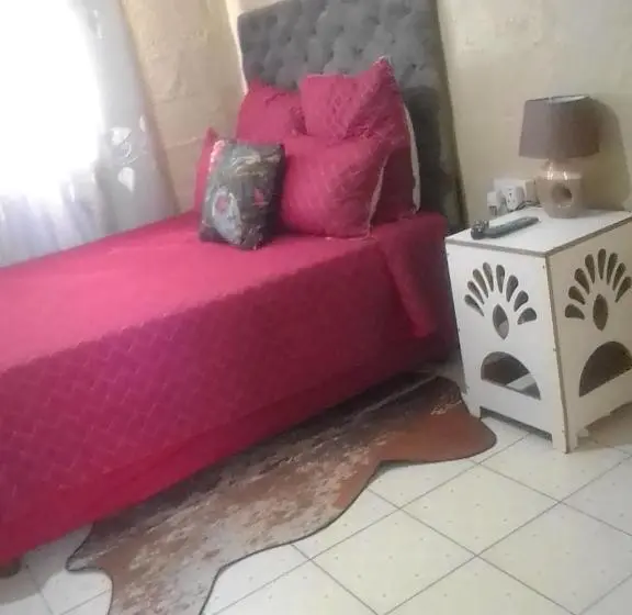 اتاق لوکس, Birdville Bnb Guest House