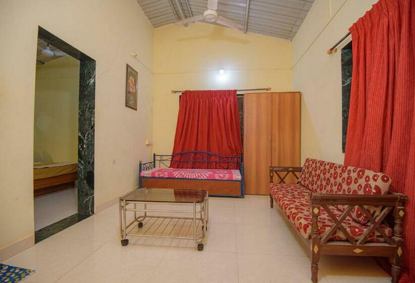 ファミリールーム, Prajakta Rest House