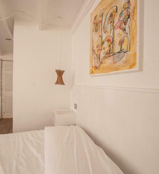 标准三人间, Hostal Copart