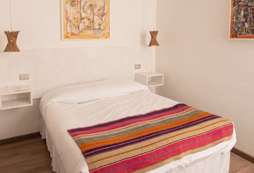 标准三人间, Hostal Copart