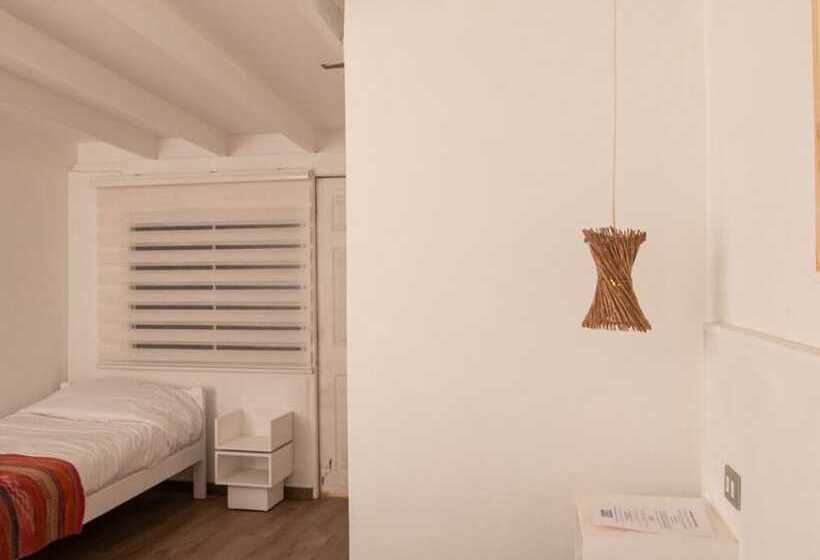 标准三人间, Hostal Copart