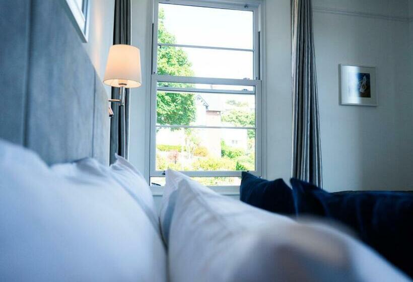 Deluxe Rum, Gresham Court