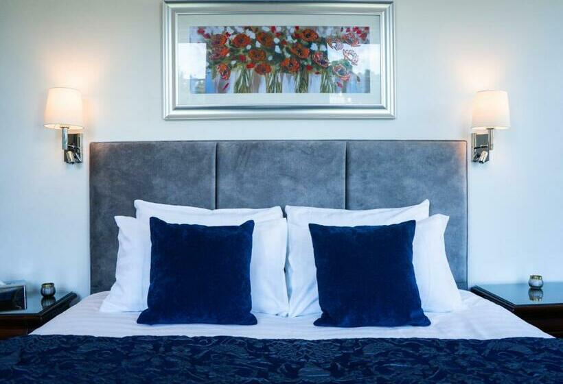 Deluxe Rum, Gresham Court