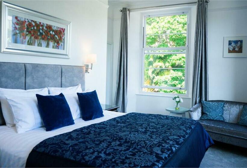 Deluxe Rum, Gresham Court