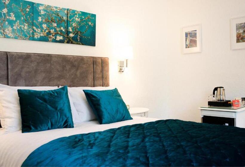 Deluxe Rum, Gresham Court