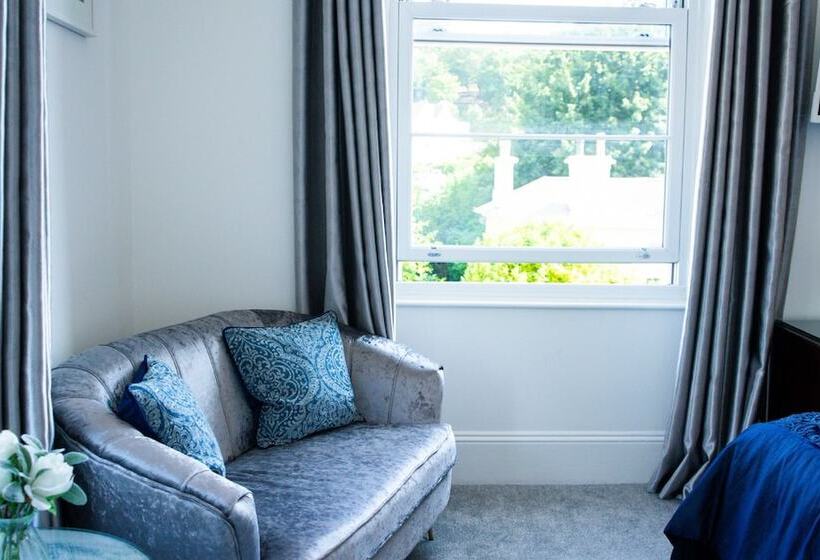 Deluxe Rum, Gresham Court