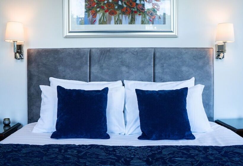 Deluxe Rum, Gresham Court