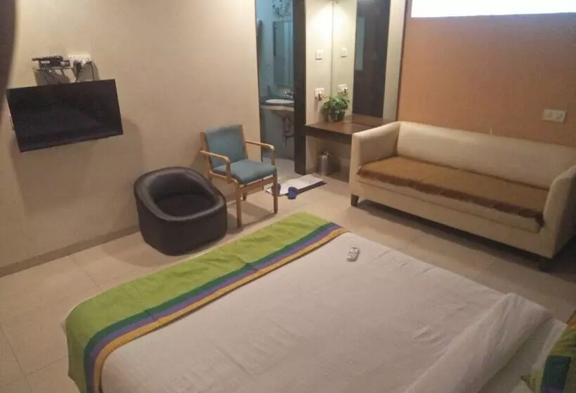 Deluxe Kamer, Basera