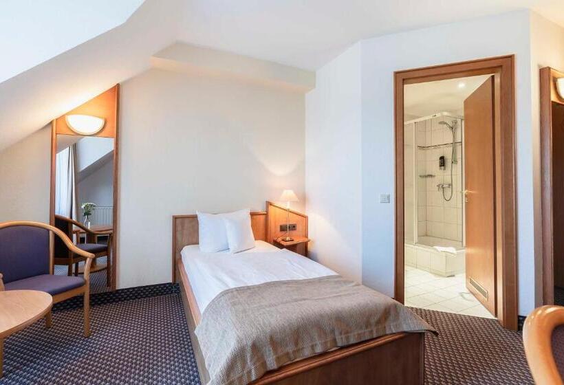 标准单人间, Markgraf